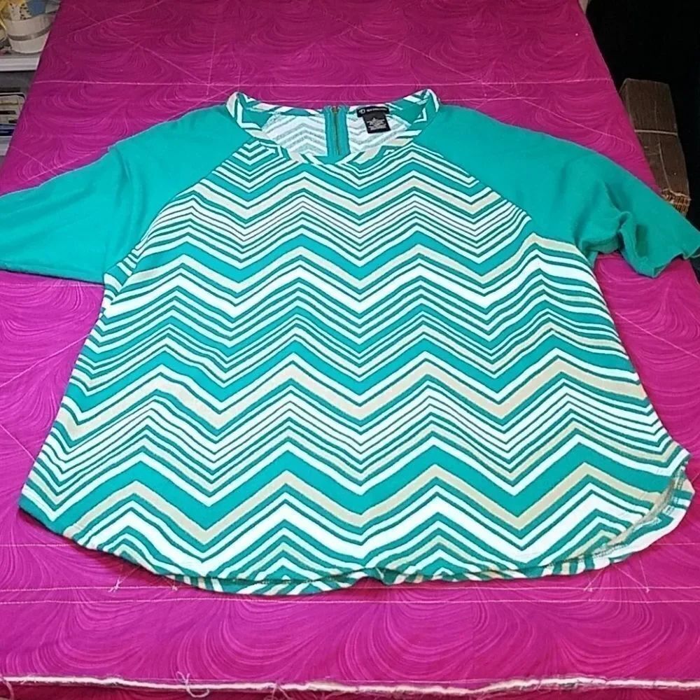 ✔ 5 for $25 New Directions blouse size large